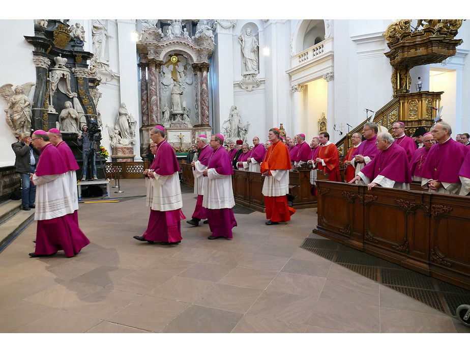 Abschlussvesper der Bischofskonferenz mit Austeilung des Bonifatiussegens (Foto: Karl-Franz Thiede)